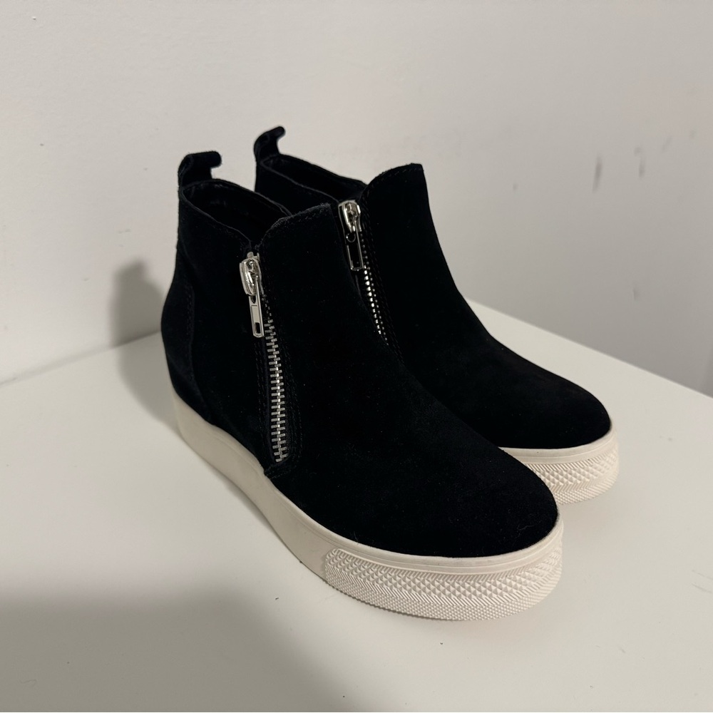 Steve Madden black wedge booties size 6